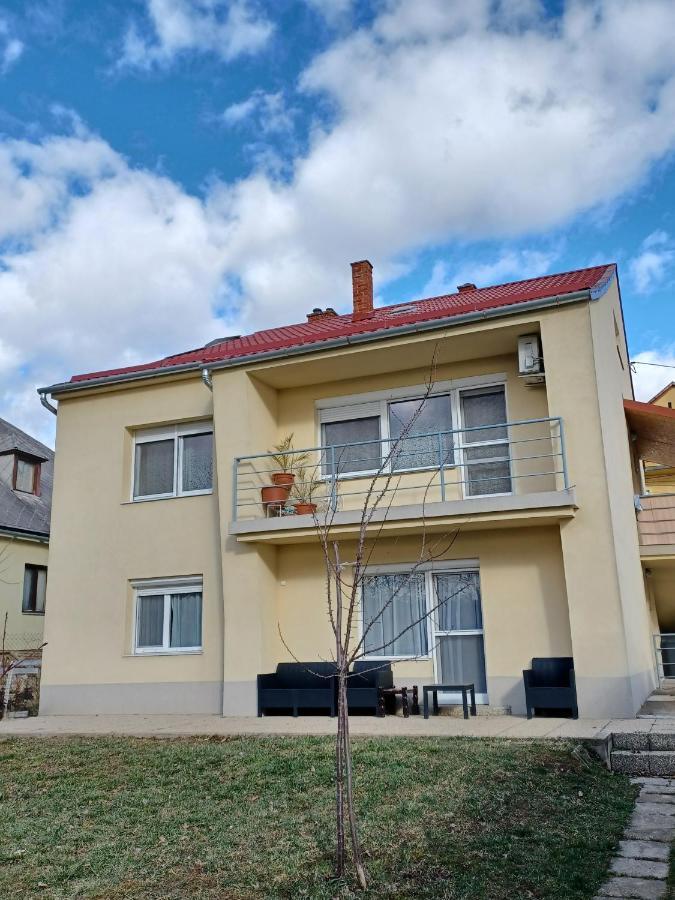 Stardust Apartman Pécs Zewnętrze zdjęcie